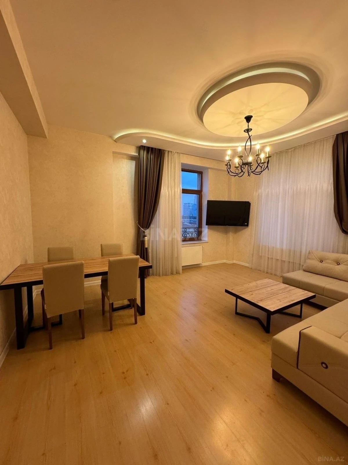 Kirayə verilir 3 otaqlı mənzil 145 m²