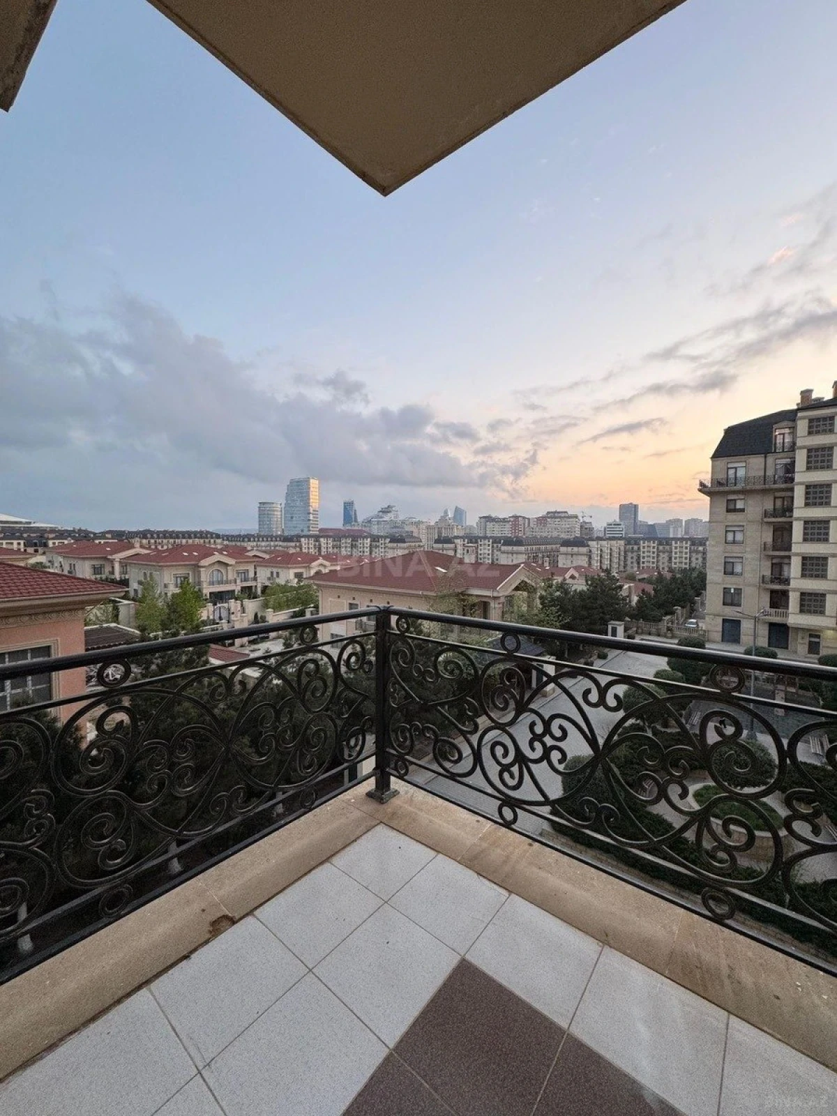 Kirayə verilir 3 otaqlı mənzil 145 m²
