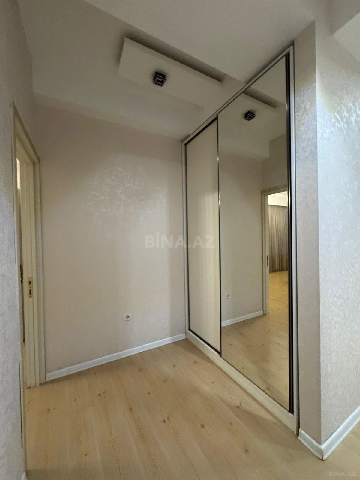 Kirayə verilir 3 otaqlı mənzil 145 m²