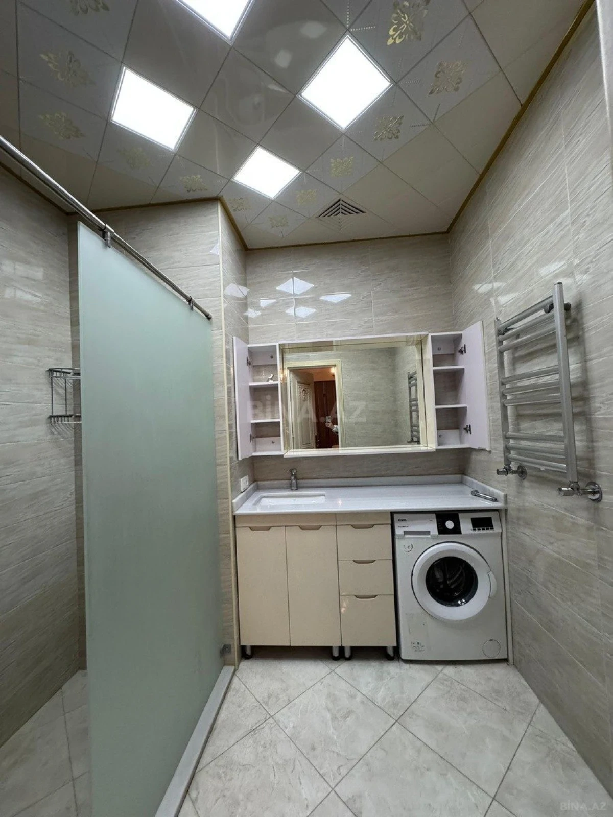 Kirayə verilir 3 otaqlı mənzil 145 m²