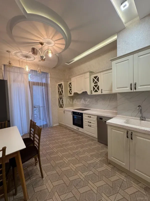 Kirayə verilir 3 otaqlı mənzil 145 m²