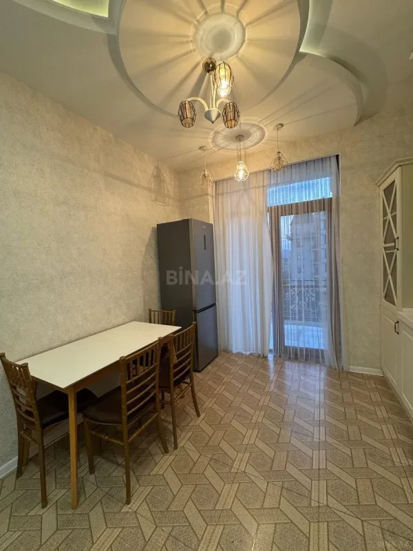 Kirayə verilir 3 otaqlı mənzil 145 m²