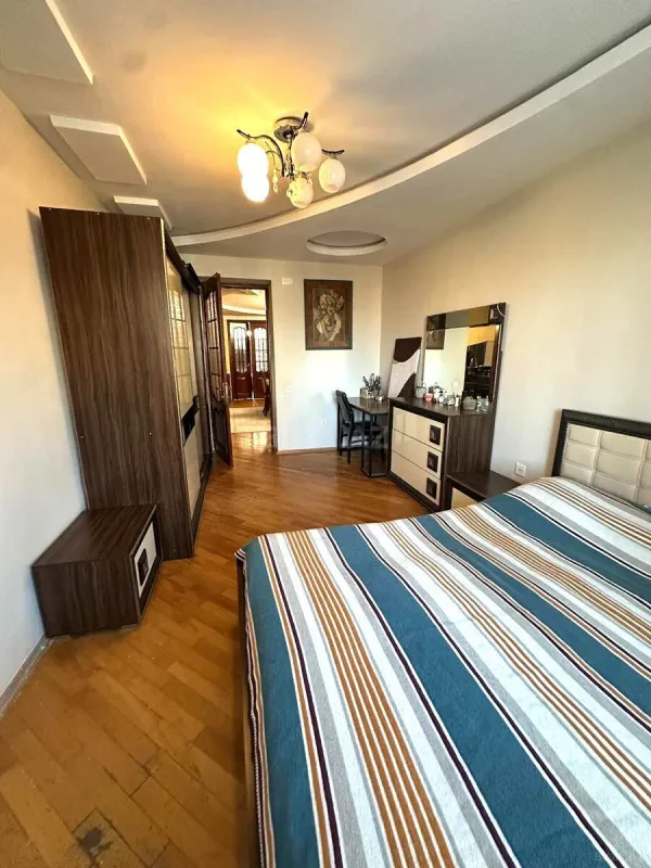 Satılır 4 otaqlı mənzil 100 m²