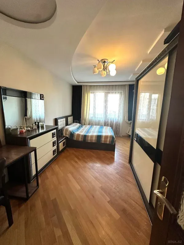 Satılır 4 otaqlı mənzil 100 m²