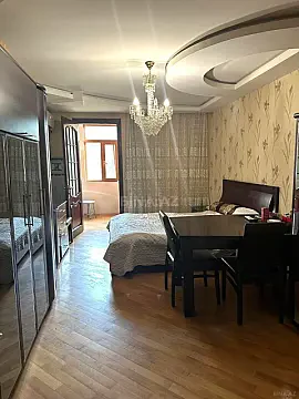 Satılır 4 otaqlı mənzil 100 m²