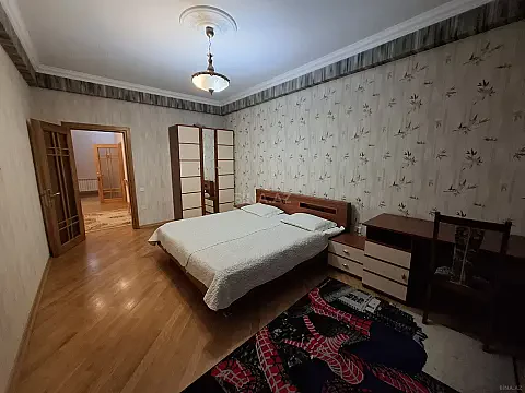 Kirayə verilir 3 otaqlı mənzil 140 m²