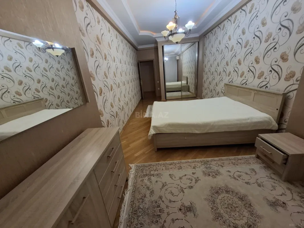 Kirayə verilir 3 otaqlı mənzil 140 m²