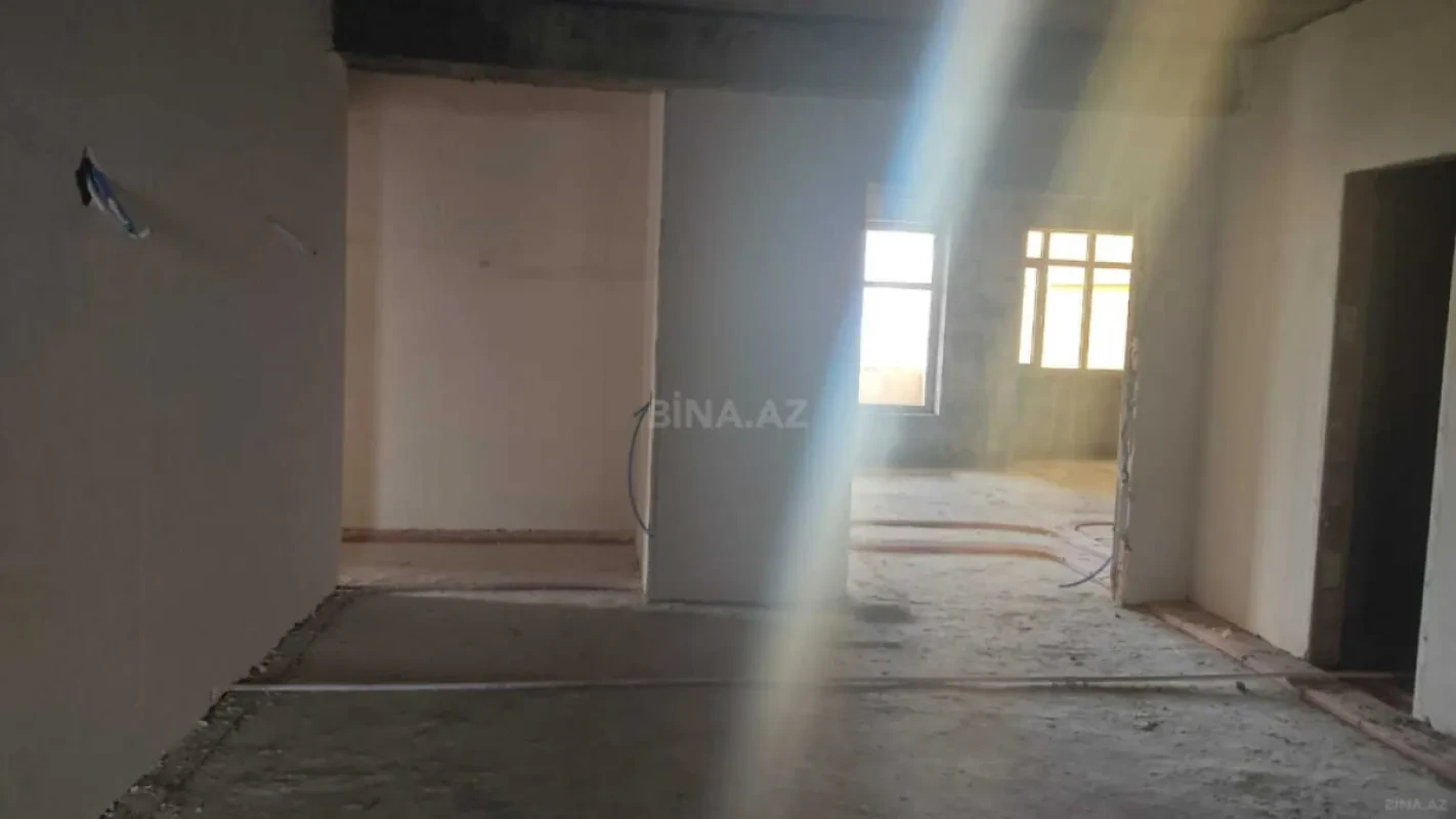 Satılır 4 otaqlı mənzil 188 m²
