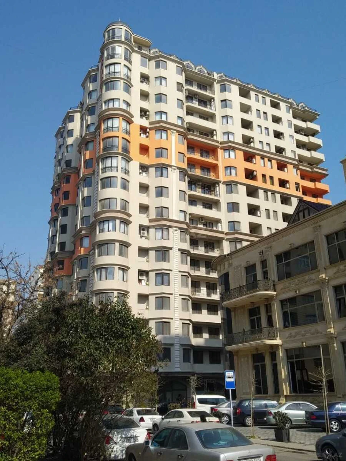 Satılır 4 otaqlı mənzil 188 m²