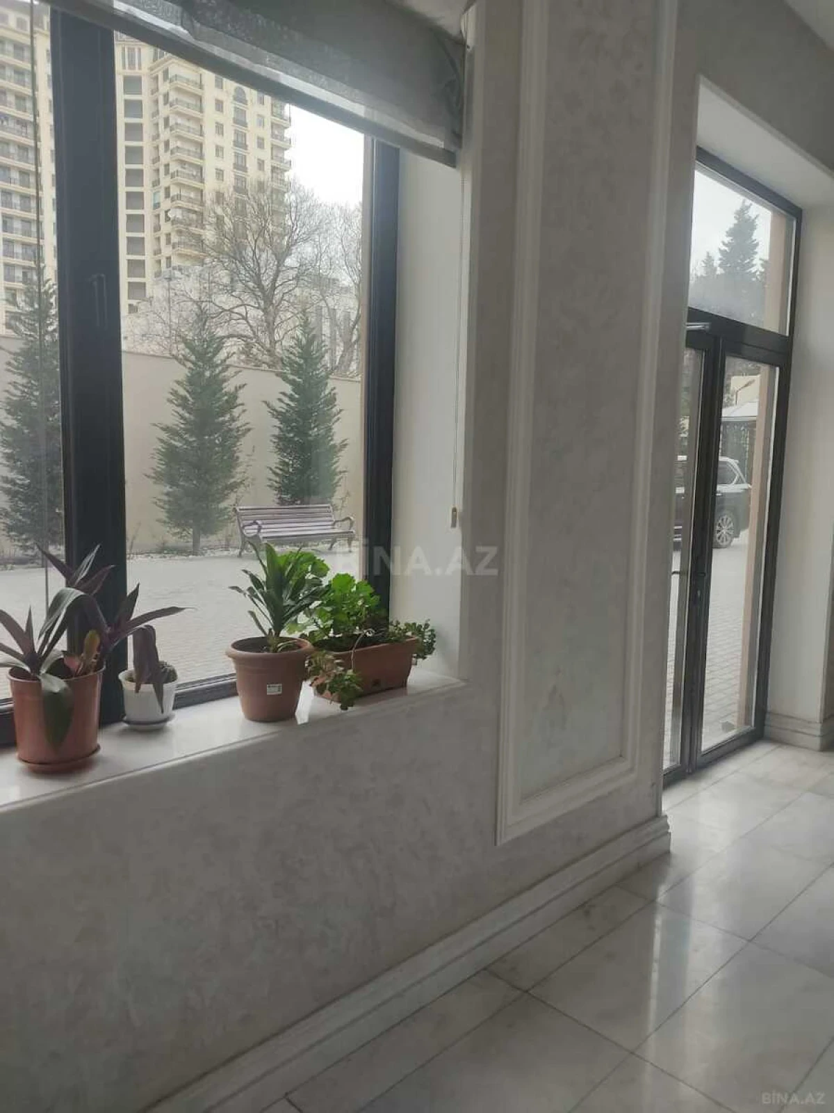 Satılır 4 otaqlı mənzil 188 m²