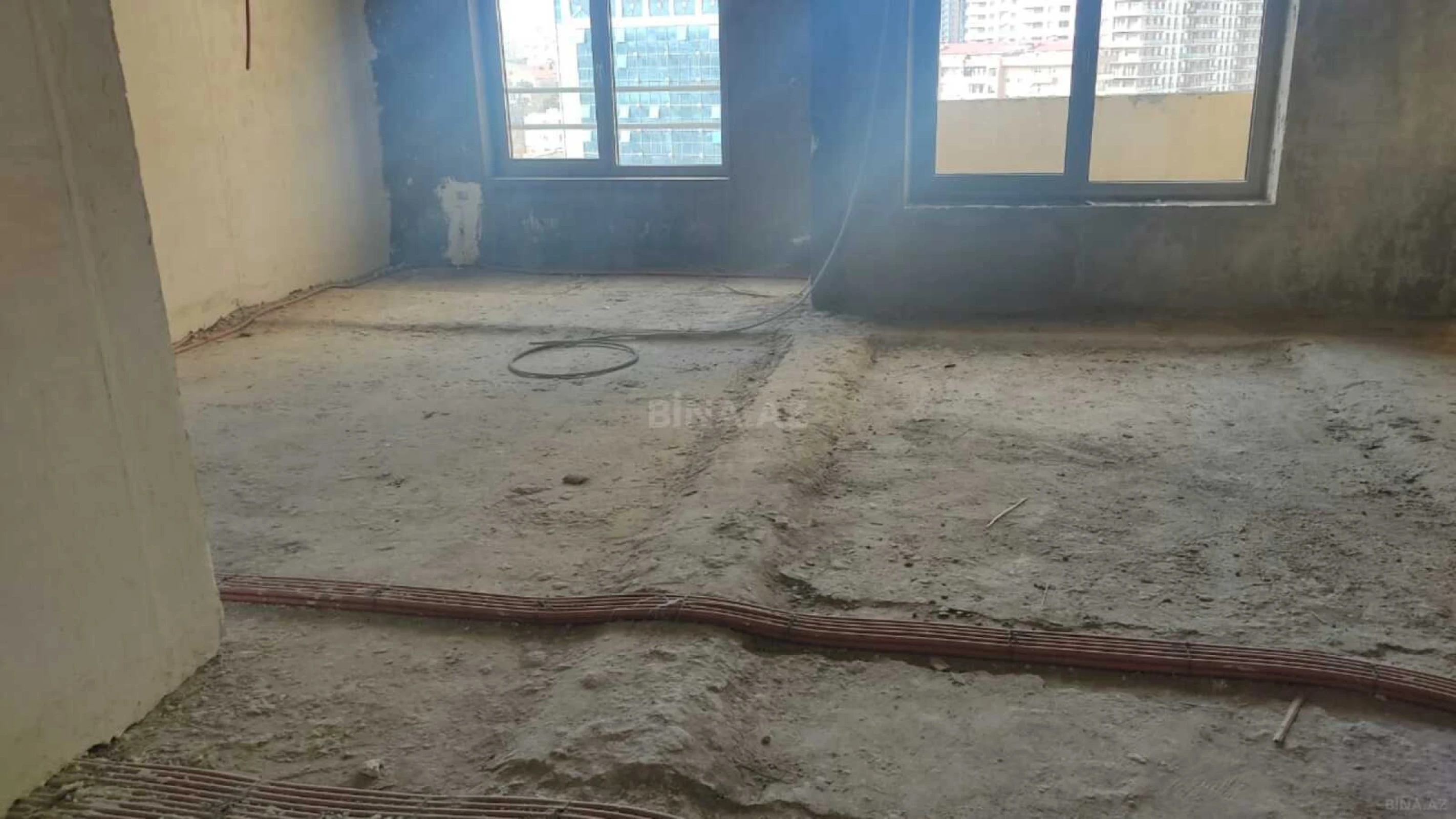 Satılır 4 otaqlı mənzil 188 m²