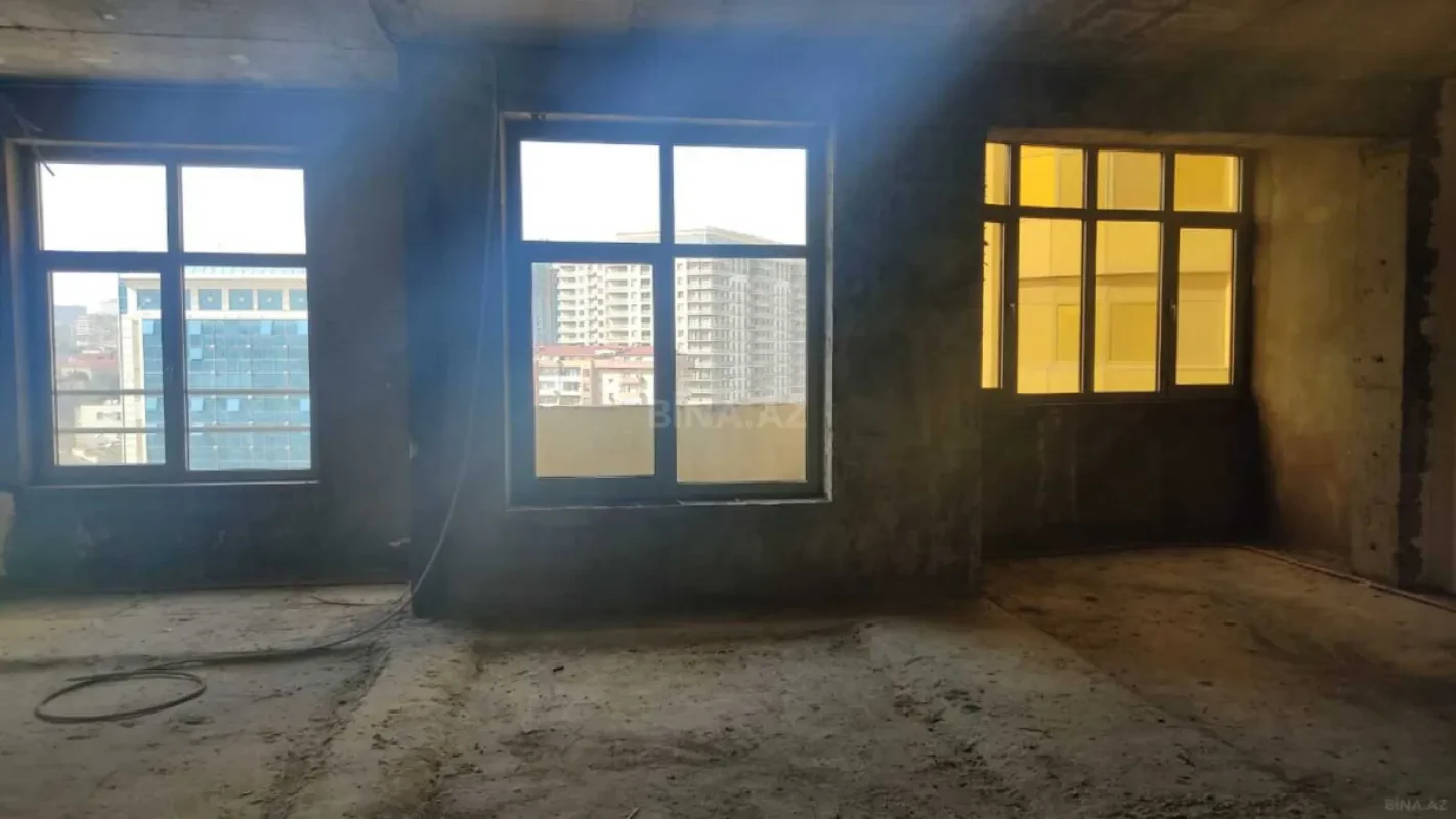 Satılır 4 otaqlı mənzil 188 m²