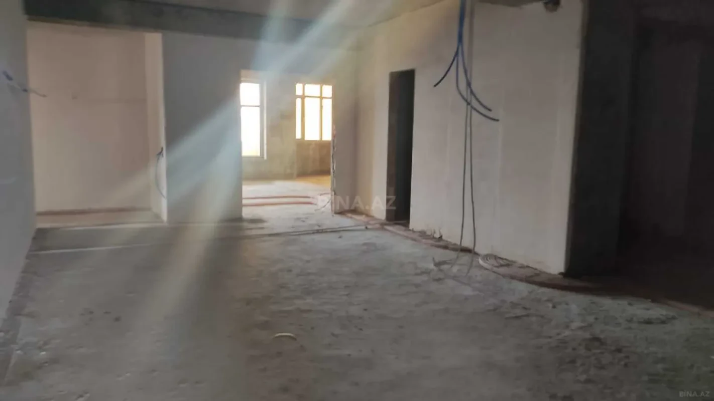 Satılır 4 otaqlı mənzil 188 m²