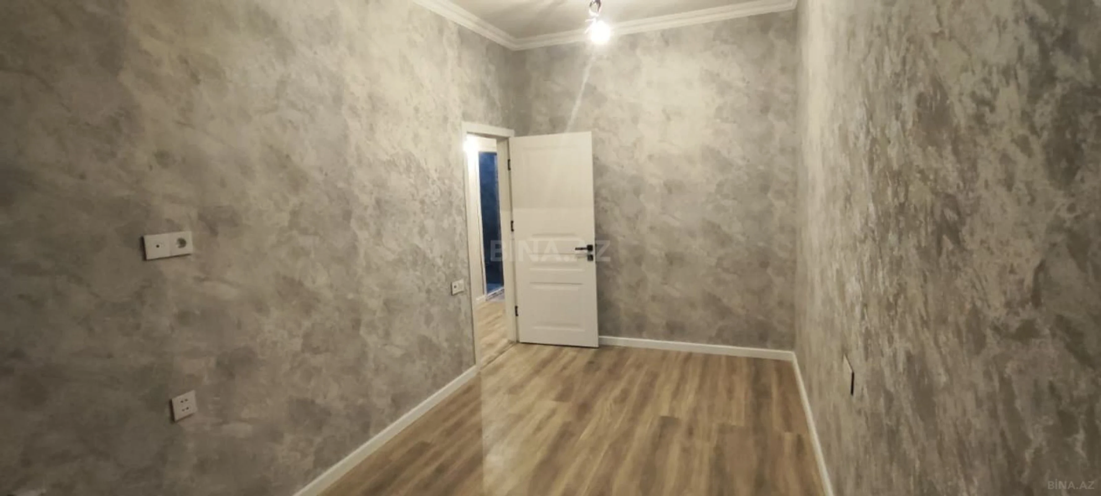 Satılır 2 otaqlı mənzil 74 m²