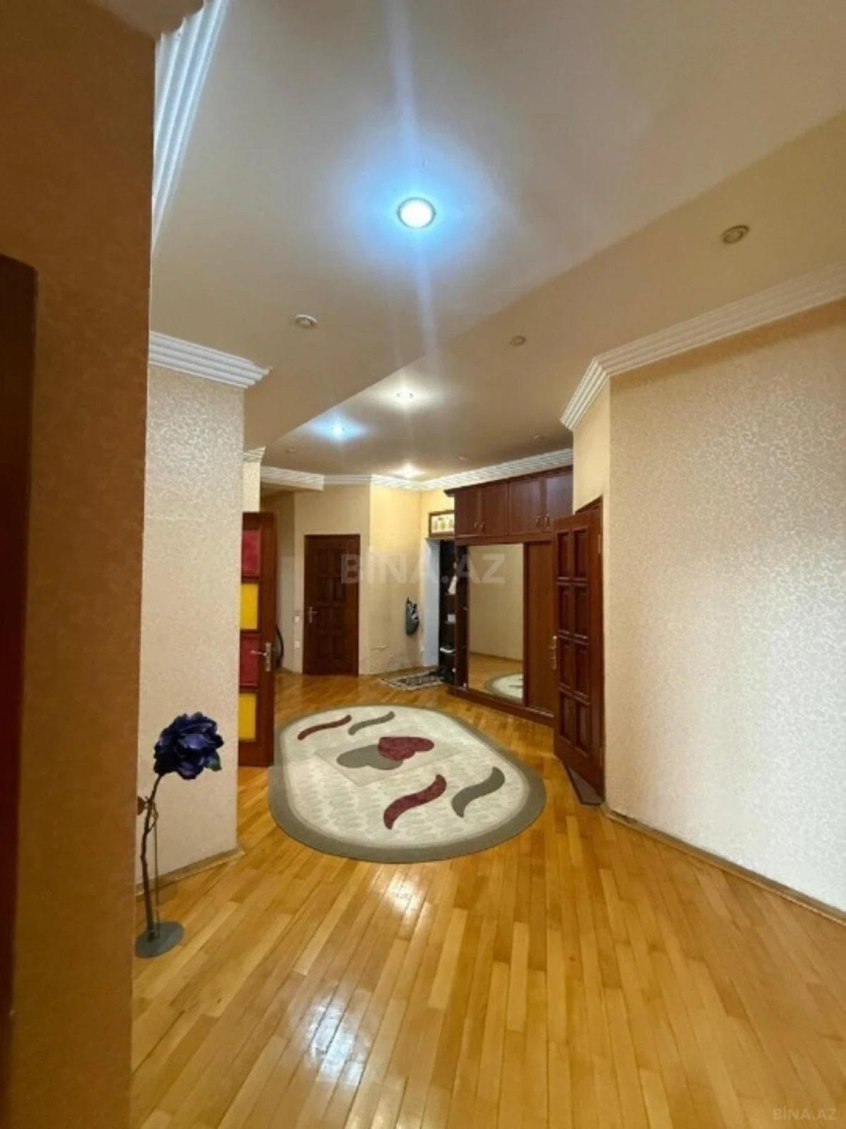Satılır 4 otaqlı mənzil 165 m²