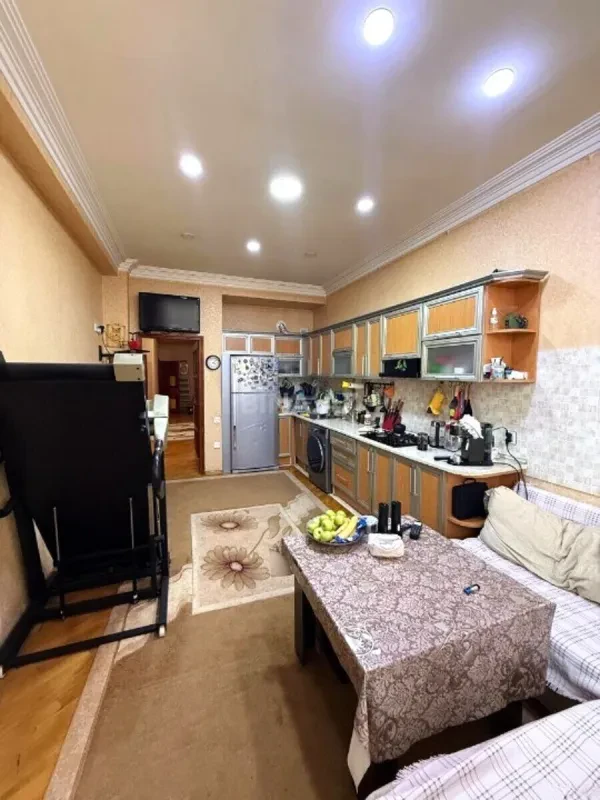 Satılır 4 otaqlı mənzil 165 m²