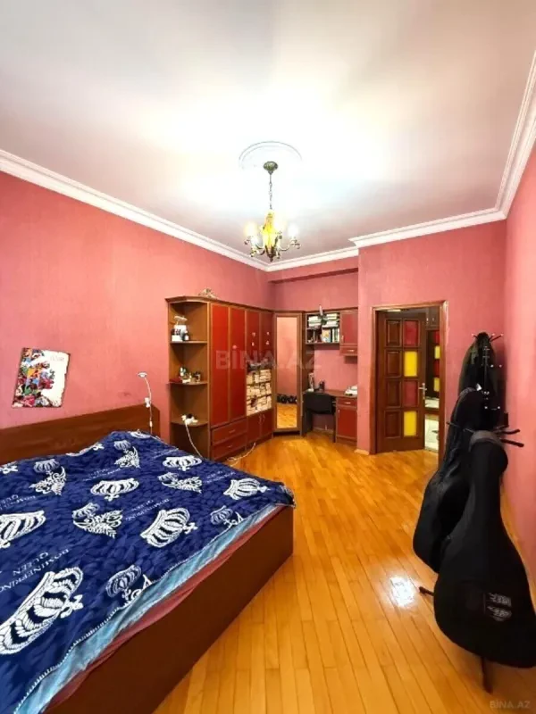 Satılır 4 otaqlı mənzil 165 m²