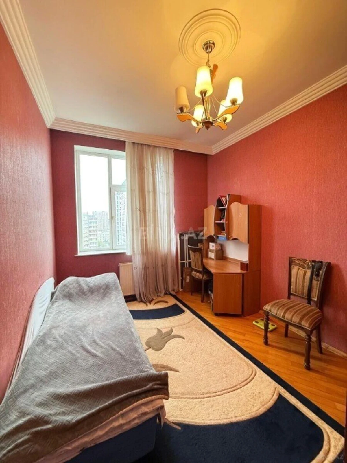 Satılır 4 otaqlı mənzil 165 m²
