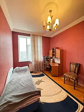 Satılır 4 otaqlı mənzil 165 m²