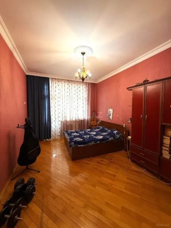 Satılır 4 otaqlı mənzil 165 m²