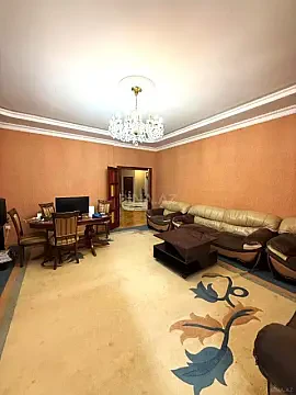 Satılır 4 otaqlı mənzil 165 m²