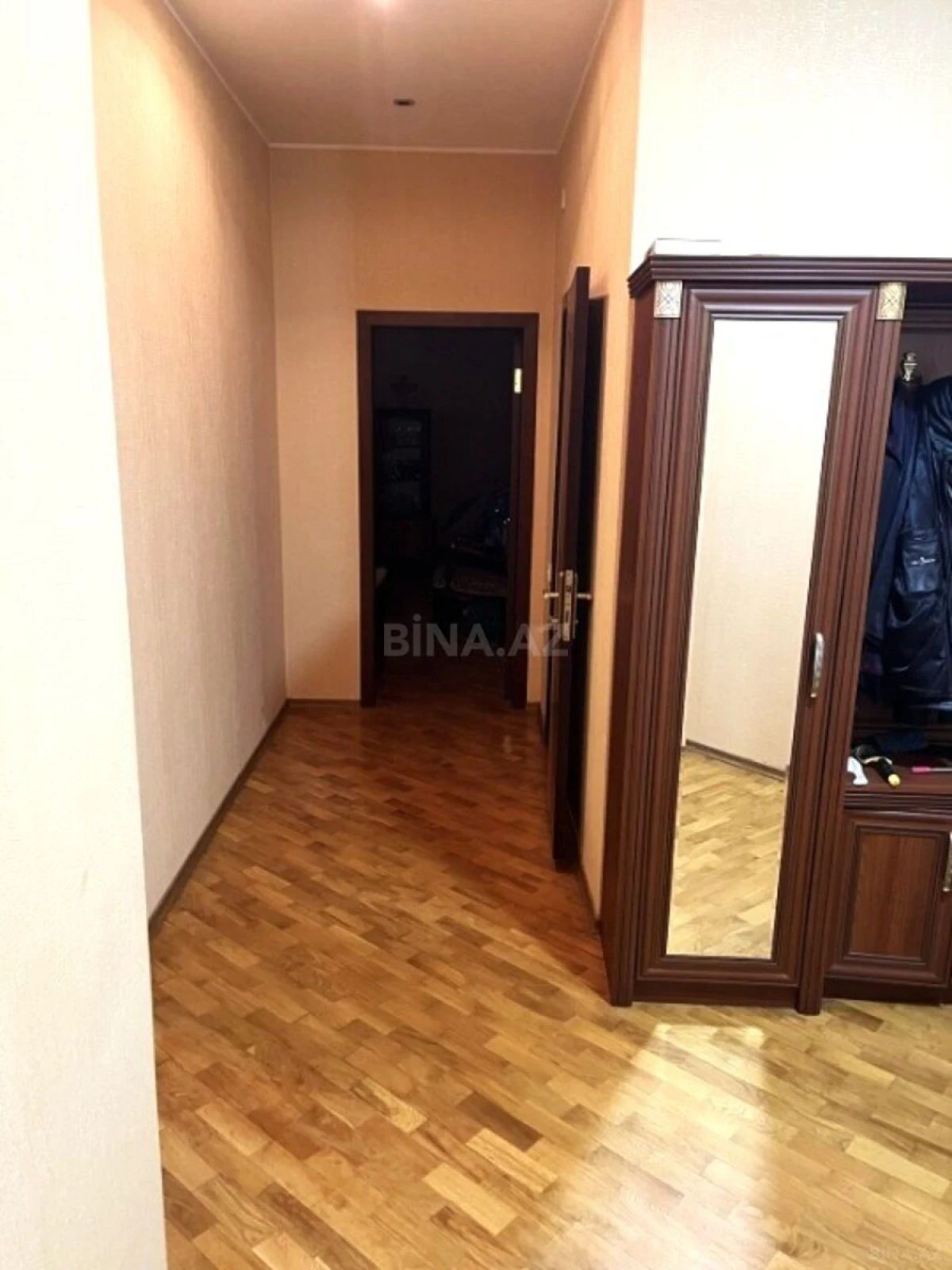 Satılır 4 otaqlı mənzil 165 m²