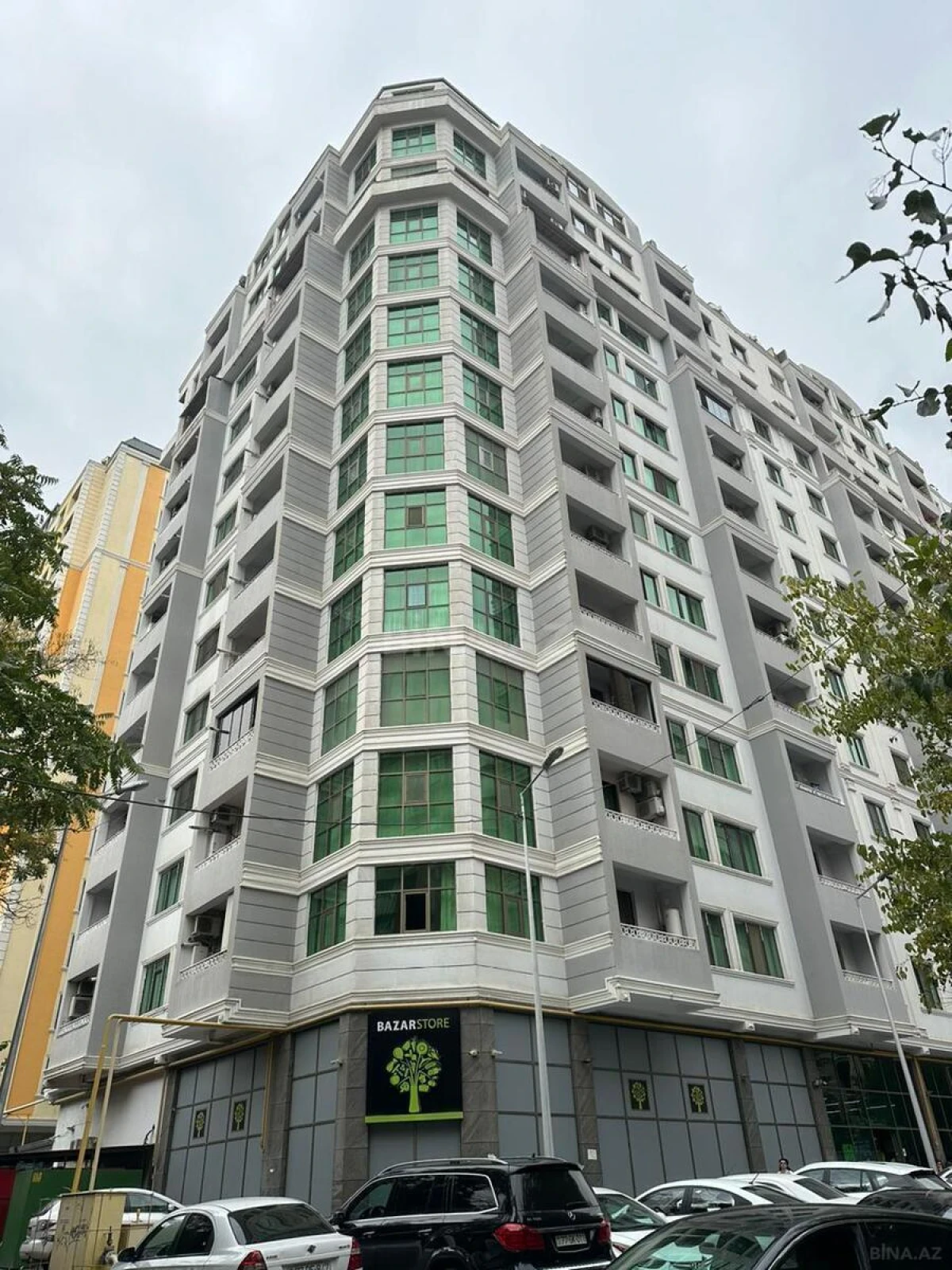 Satılır 4 otaqlı mənzil 175 m²