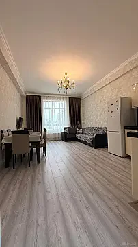Kirayə verilir 2 otaqlı mənzil 75 m²