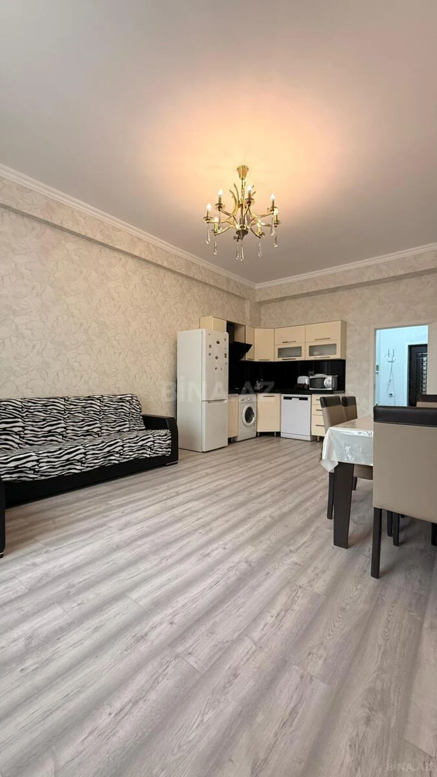 Kirayə verilir 2 otaqlı mənzil 75 m²