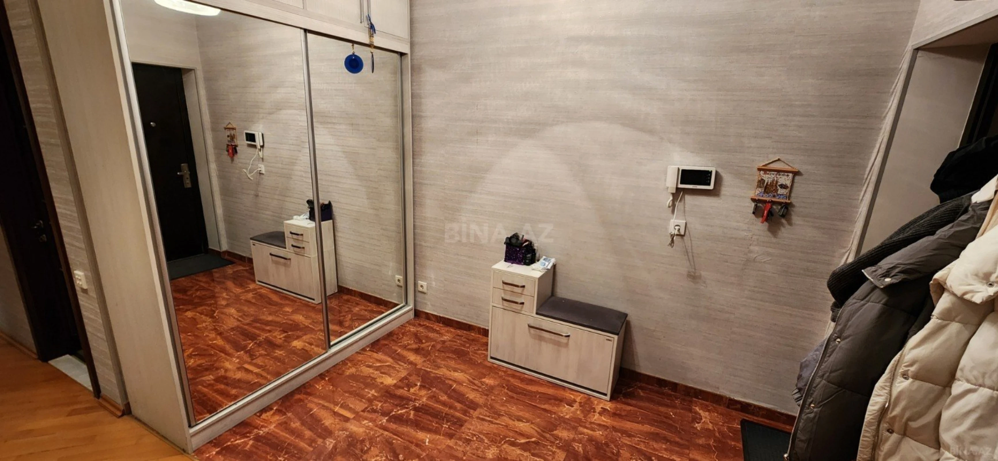 Satılır 3 otaqlı mənzil 150 m²
