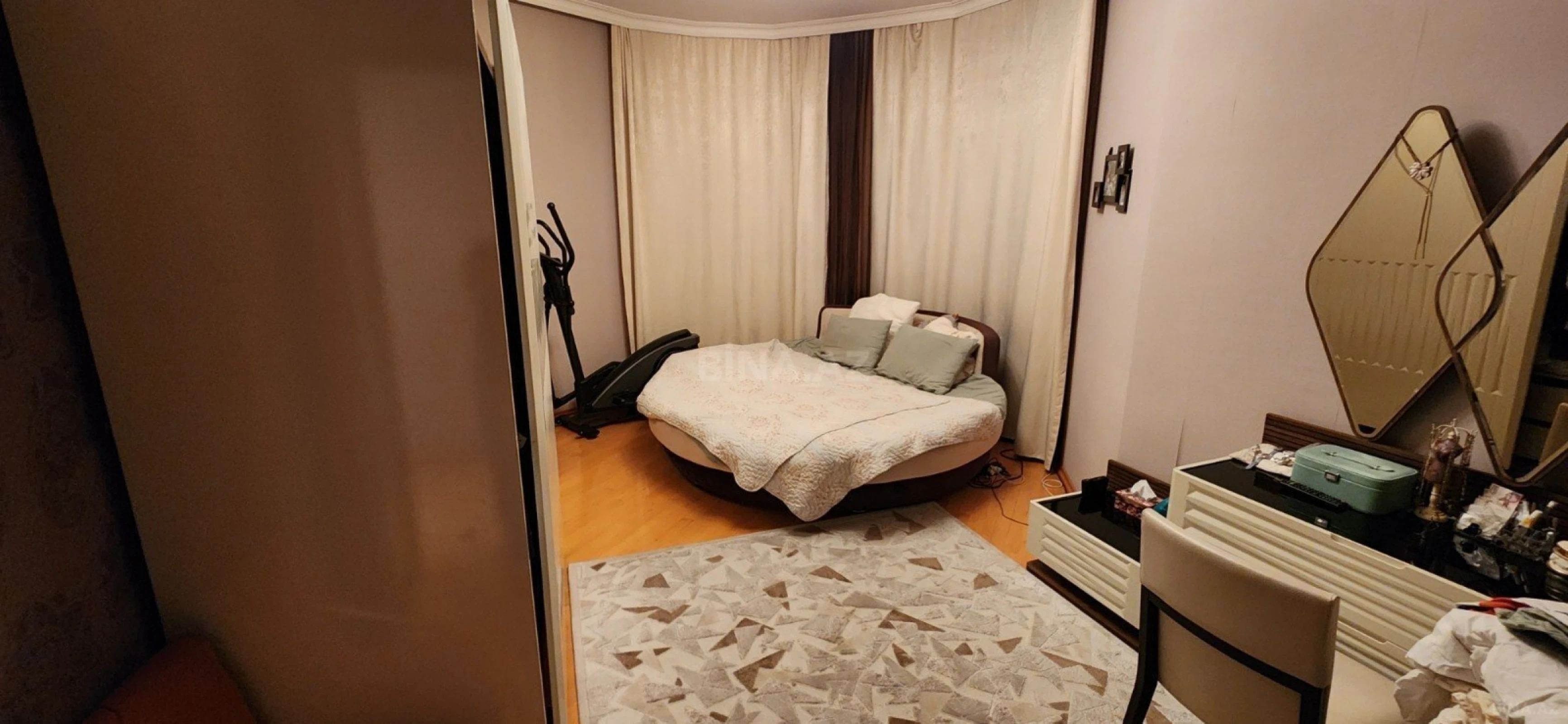 Satılır 3 otaqlı mənzil 150 m²