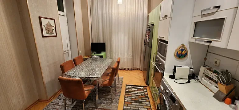 Satılır 3 otaqlı mənzil 150 m²