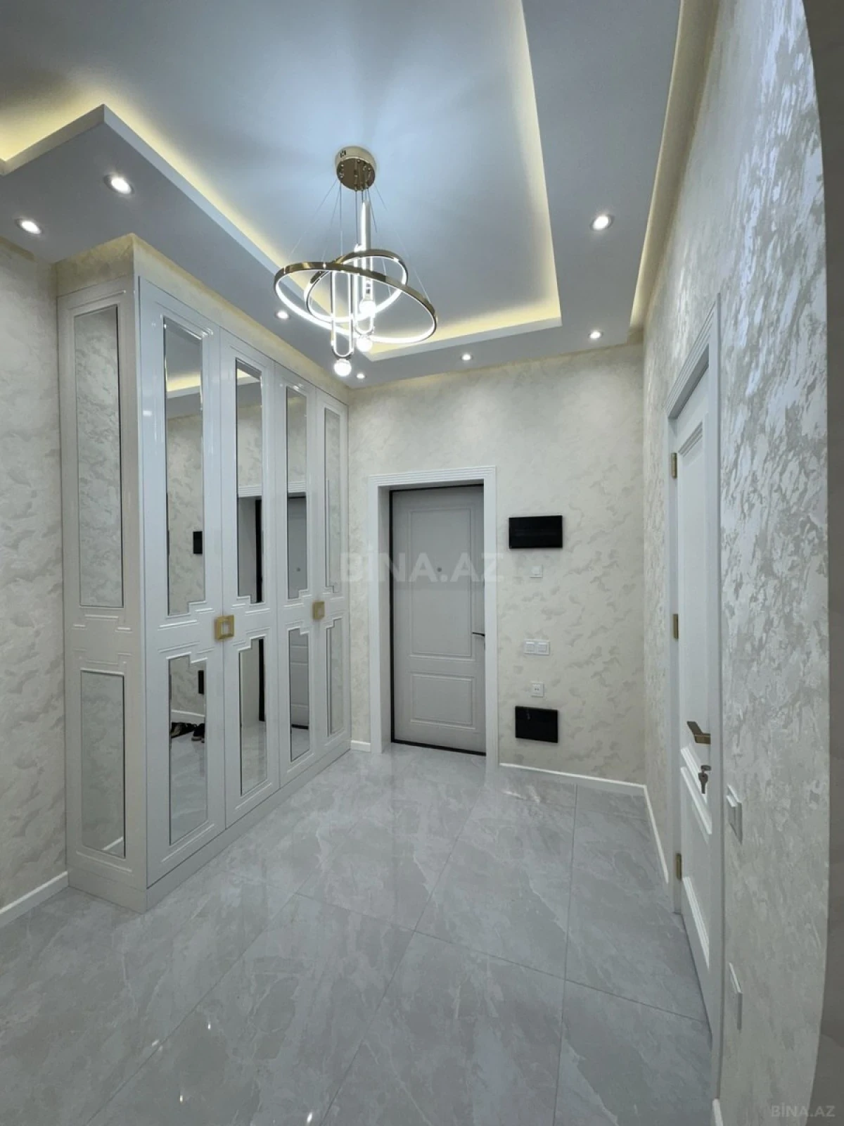 Satılır 3 otaqlı mənzil 110 m²