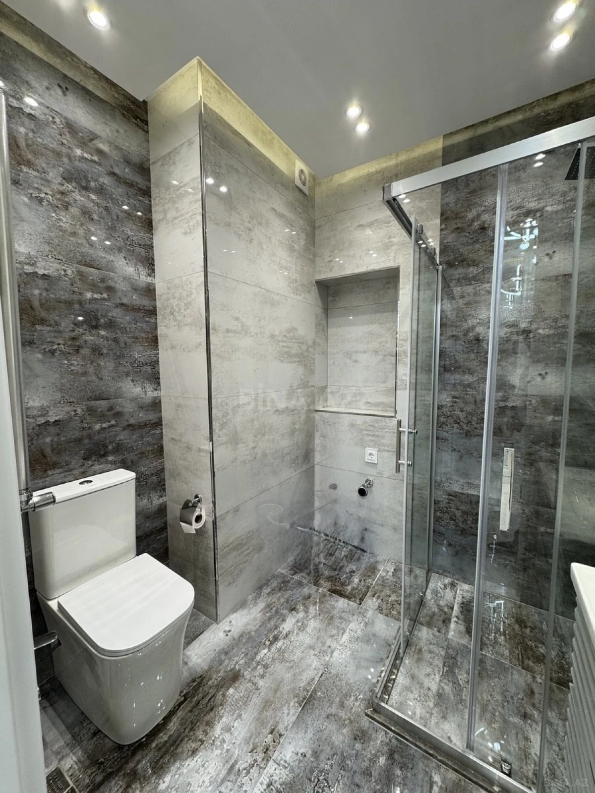 Satılır 3 otaqlı mənzil 110 m²