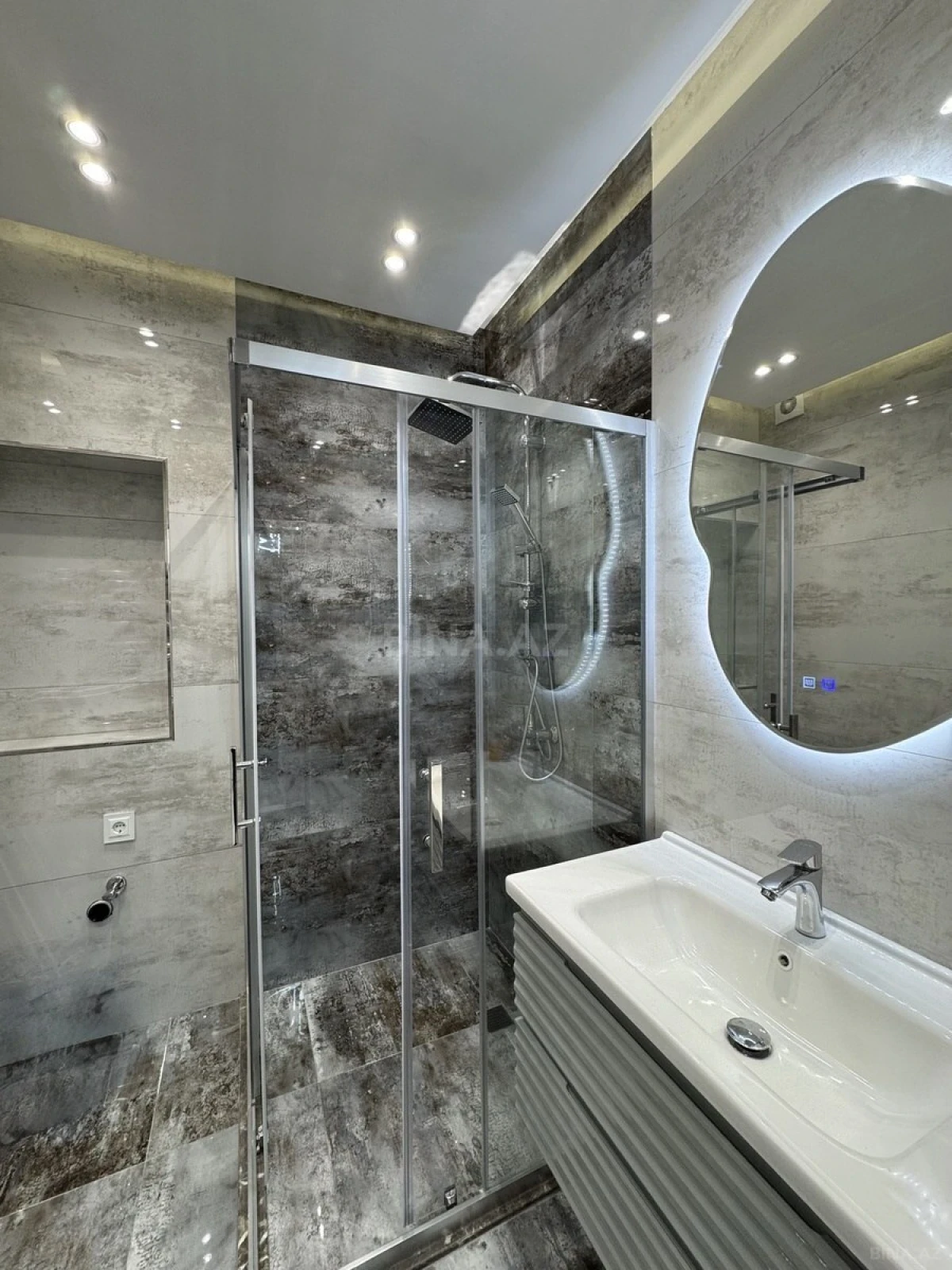 Satılır 3 otaqlı mənzil 110 m²