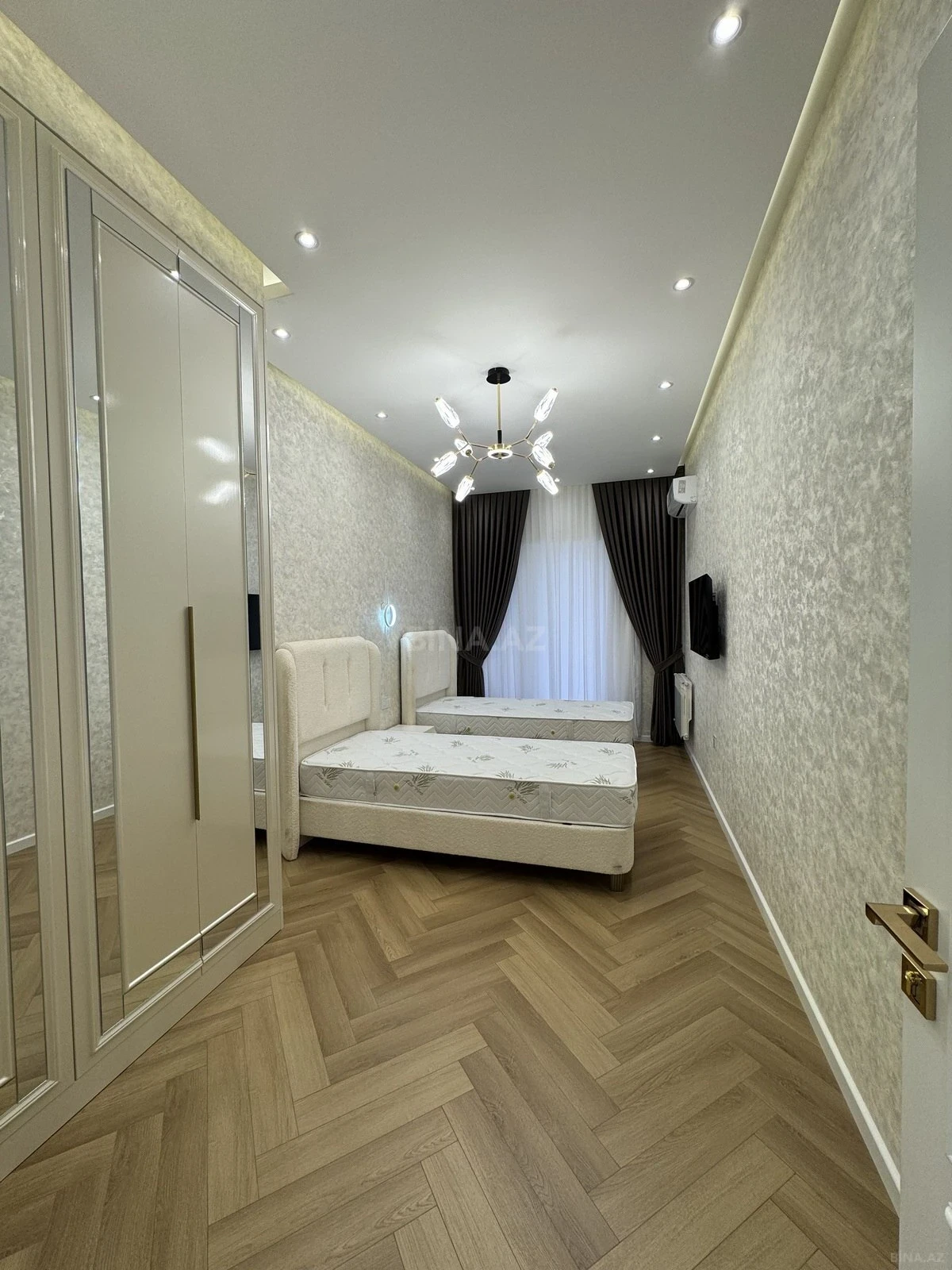 Satılır 3 otaqlı mənzil 110 m²