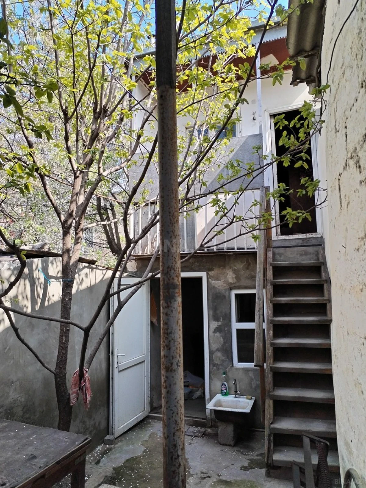Satılır 6 otaqlı həyət evi 130 m²