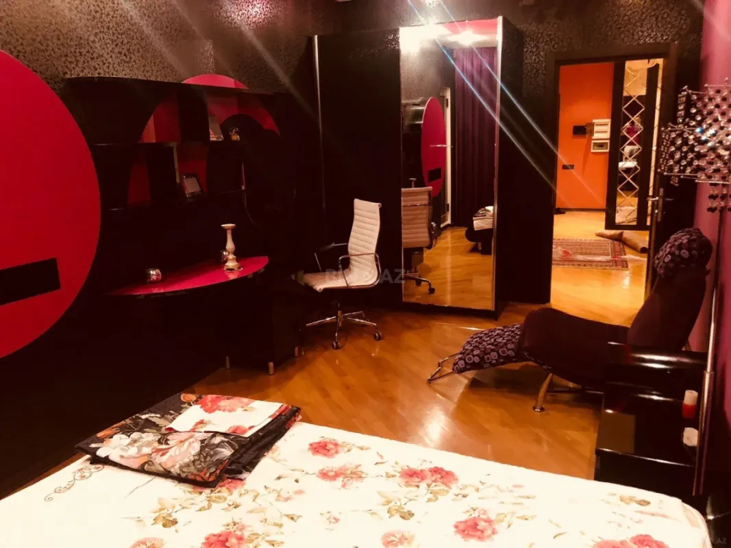 Kirayə verilir 4 otaqlı mənzil 220 m²