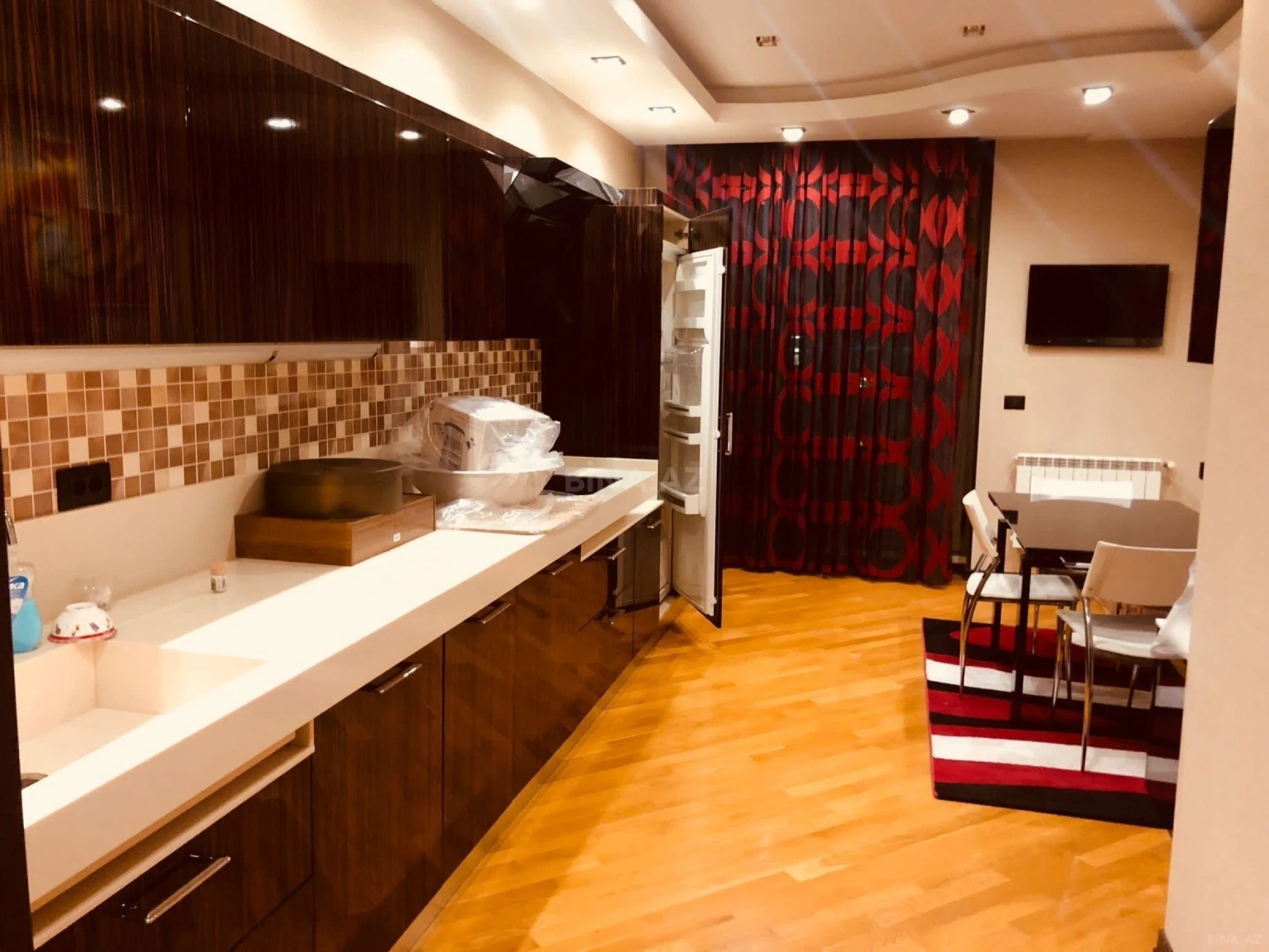 Kirayə verilir 4 otaqlı mənzil 220 m²