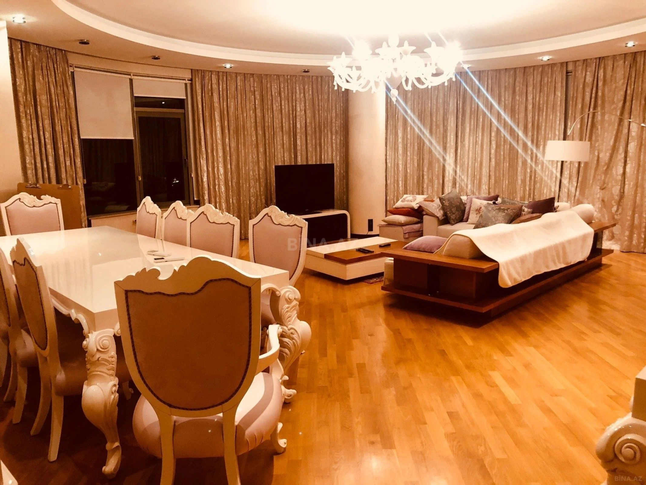 Kirayə verilir 4 otaqlı mənzil 220 m²