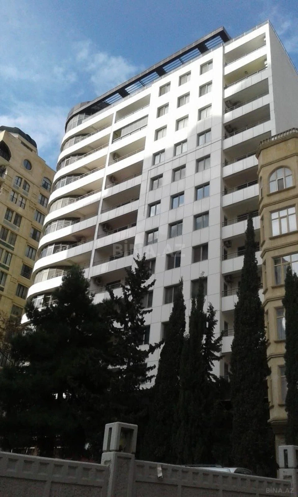 Kirayə verilir 4 otaqlı mənzil 220 m²