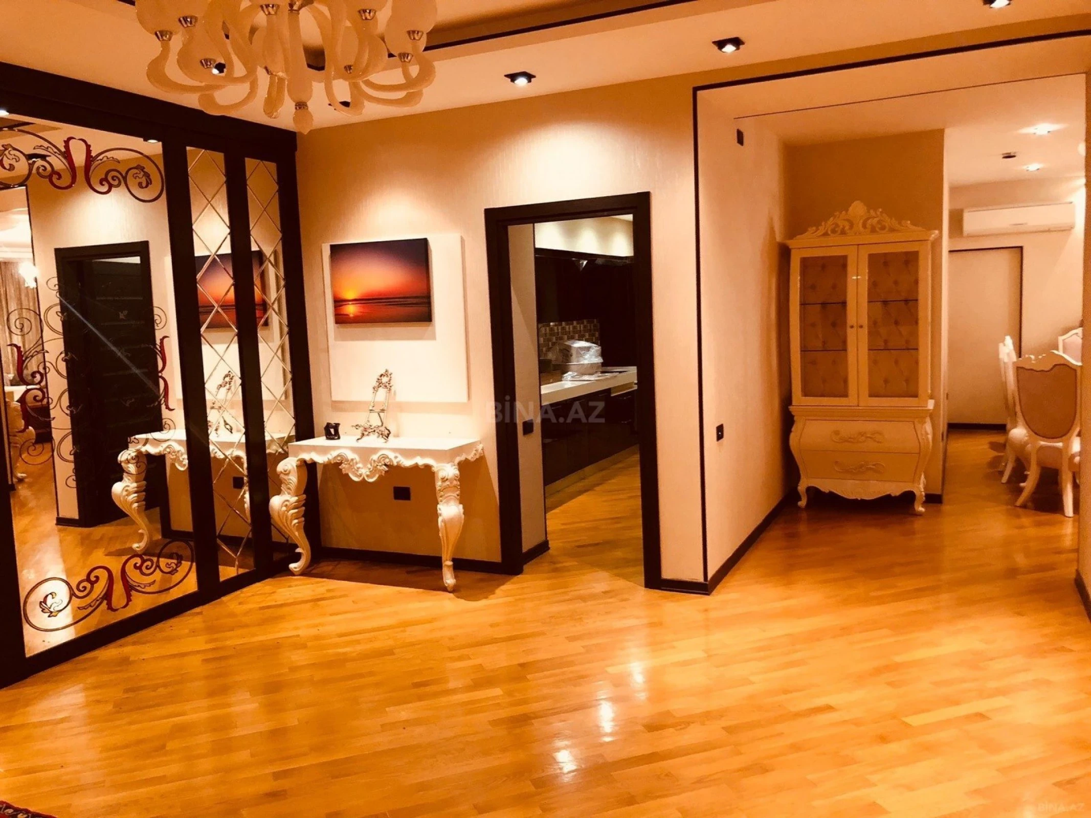 Kirayə verilir 4 otaqlı mənzil 220 m²