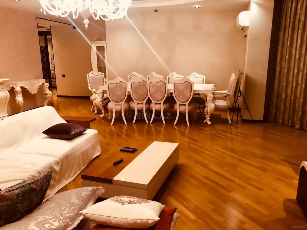 Kirayə verilir 4 otaqlı mənzil 220 m²