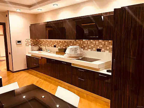 Kirayə verilir 4 otaqlı mənzil 220 m²
