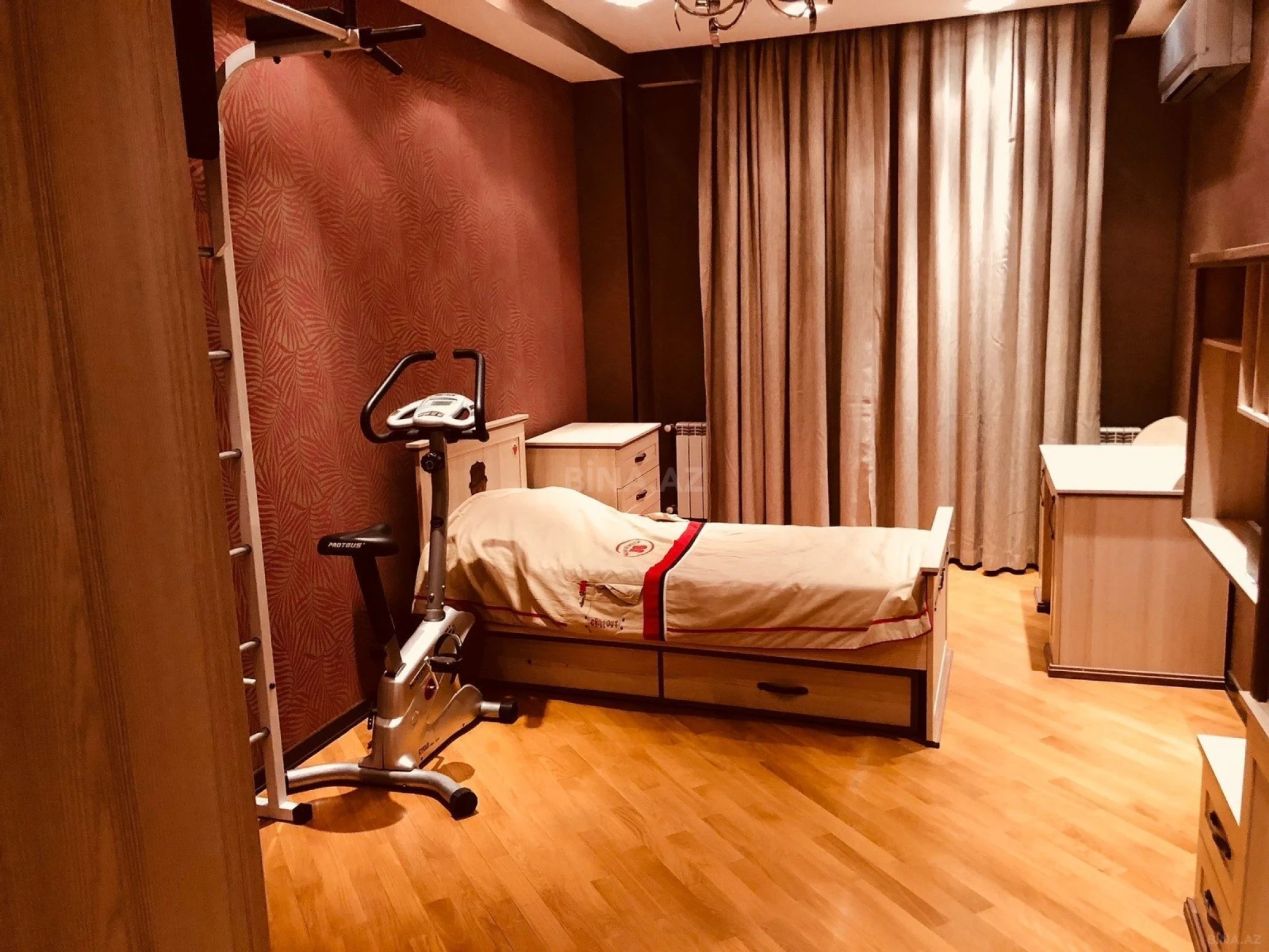 Kirayə verilir 4 otaqlı mənzil 220 m²