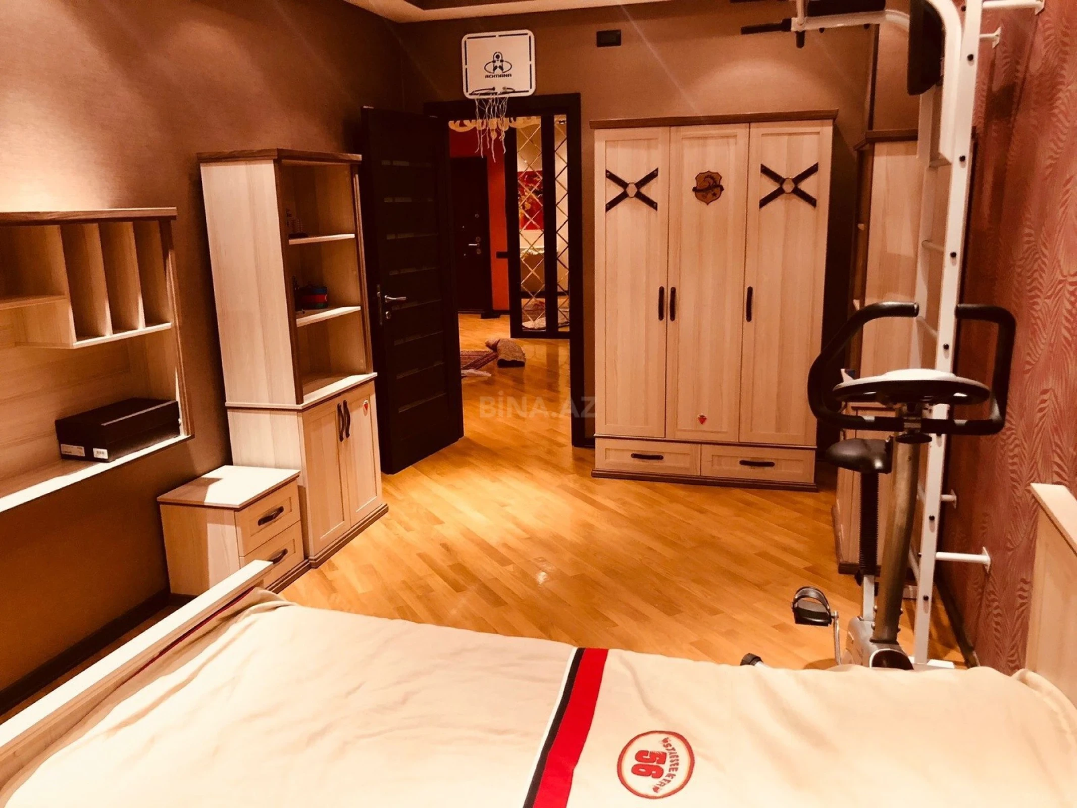 Kirayə verilir 4 otaqlı mənzil 220 m²
