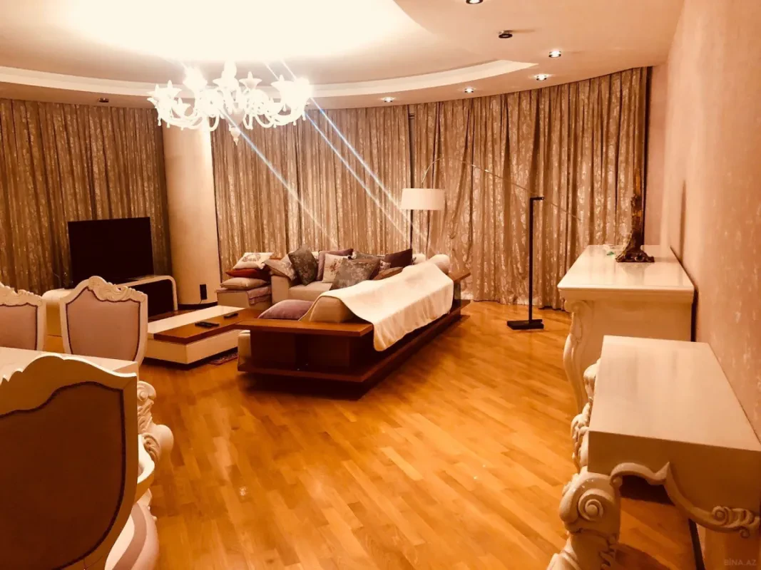 Kirayə verilir 4 otaqlı mənzil 220 m²