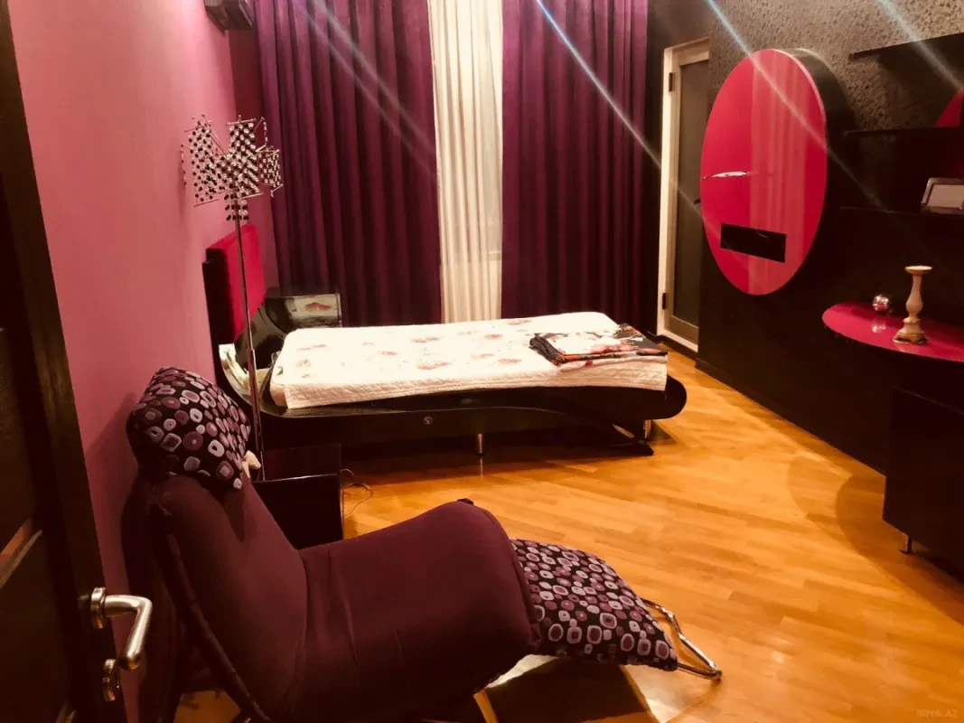 Kirayə verilir 4 otaqlı mənzil 220 m²