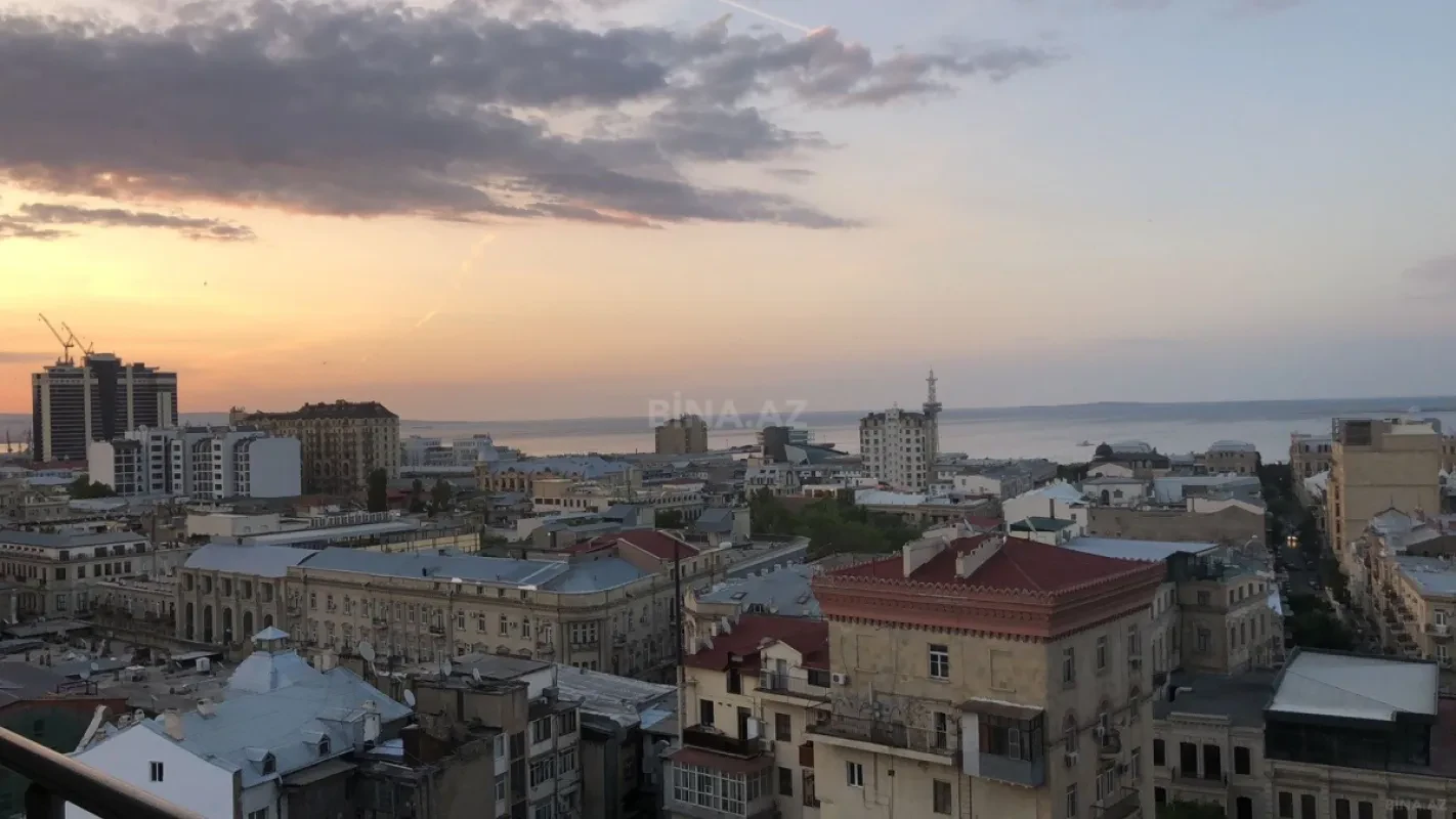 Kirayə verilir 4 otaqlı mənzil 220 m²