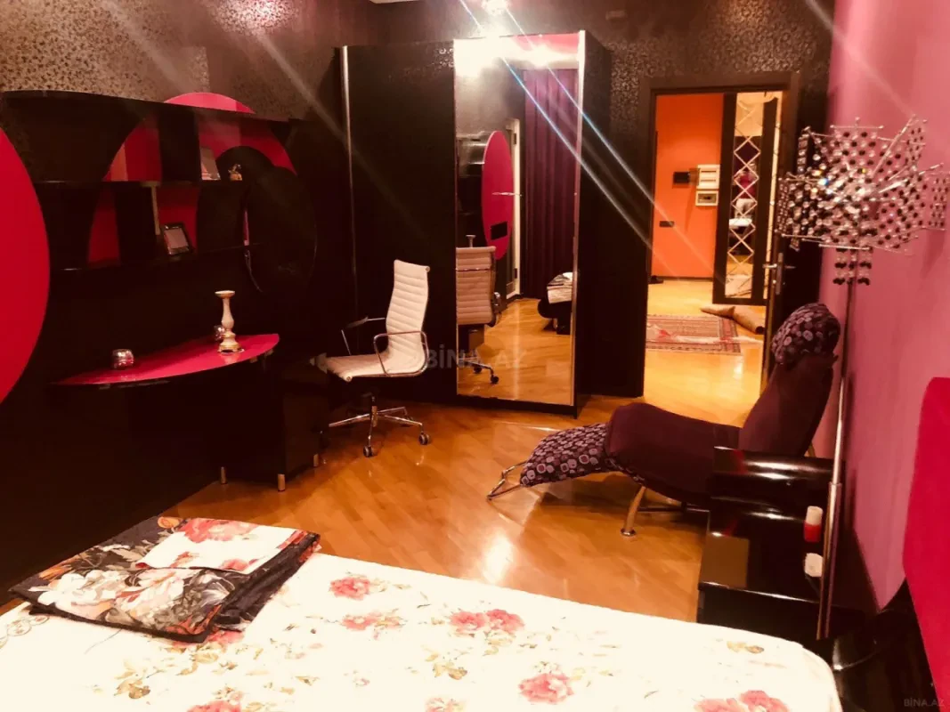 Kirayə verilir 4 otaqlı mənzil 220 m²
